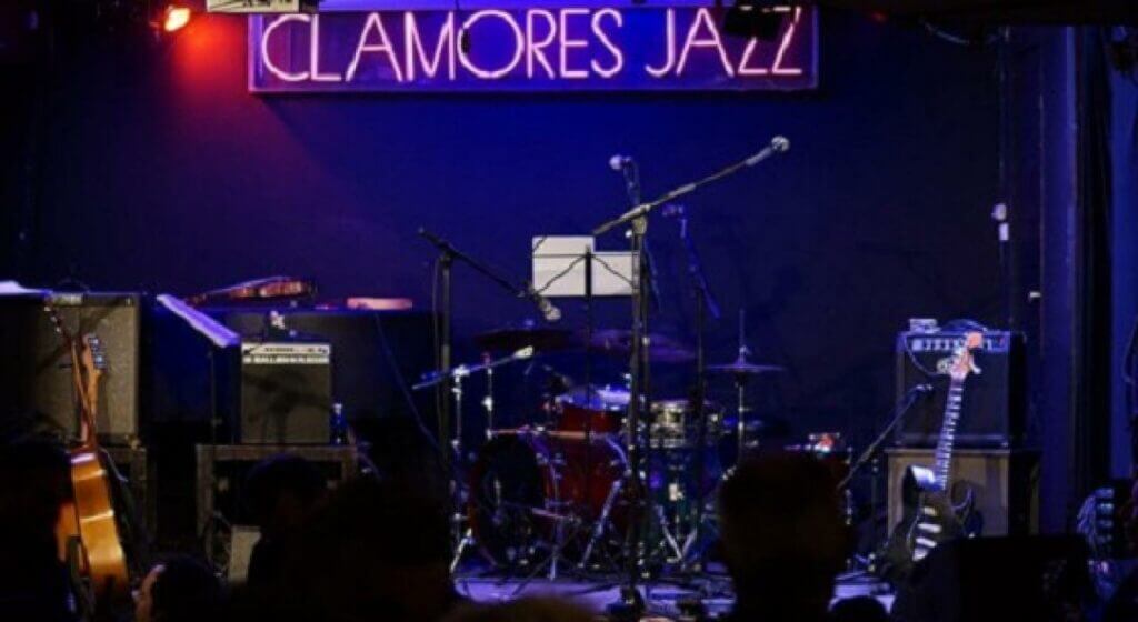SALA CLAMORES
