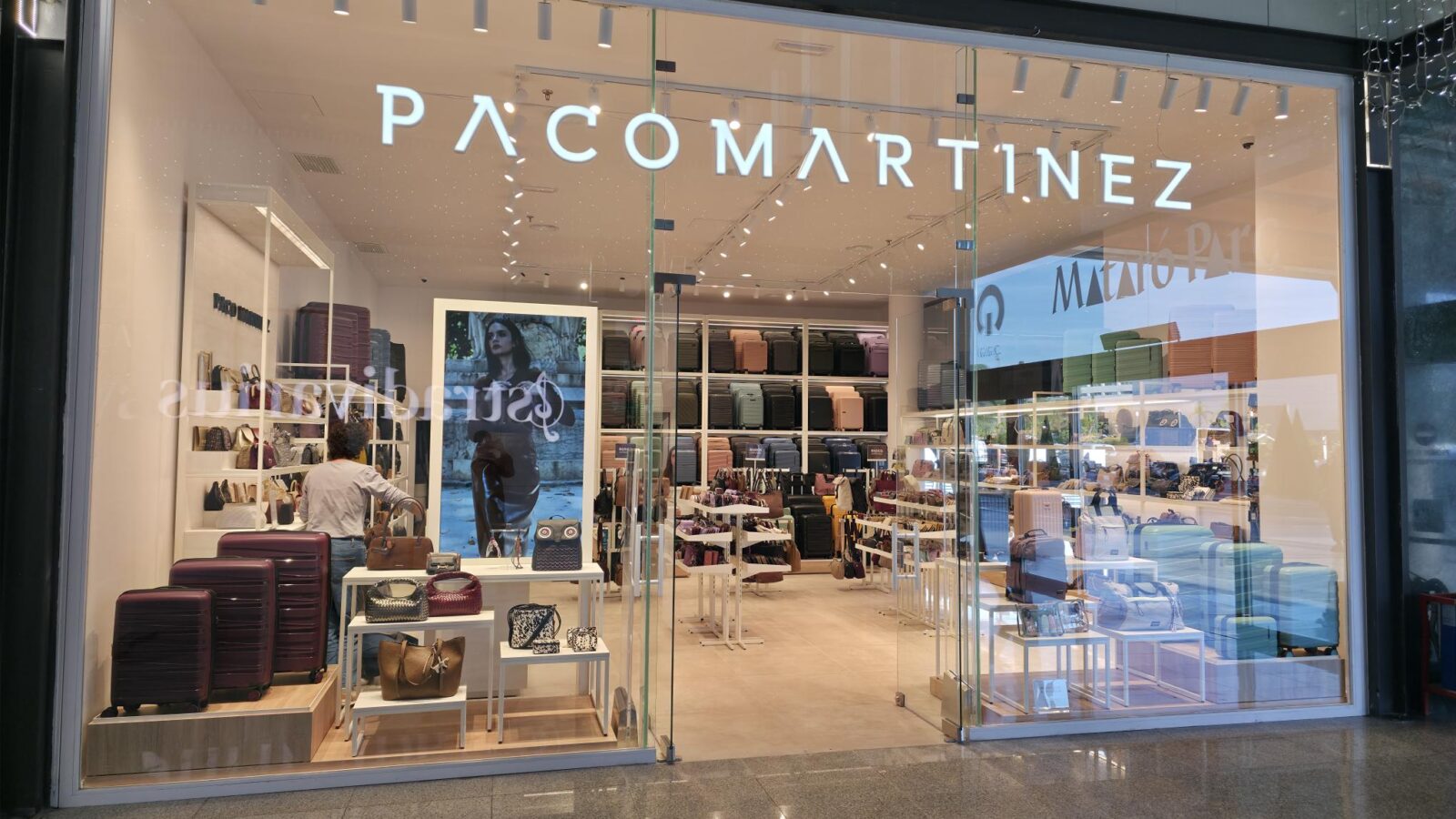 PACOMARTÍNEZ Mataró Parc: bolsos y complementos