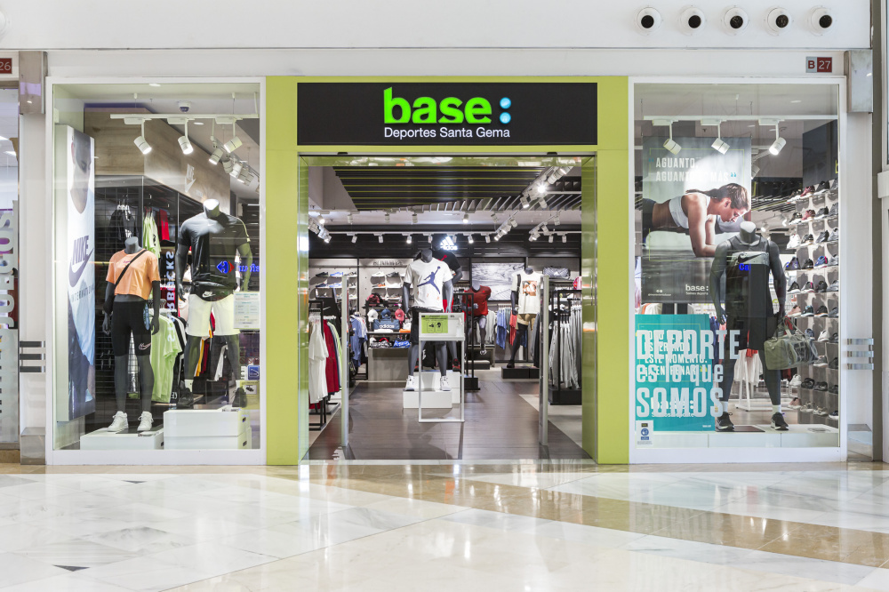 Base: Deportes Santa Gema Miramar en Fuengirola: tienda de deporte