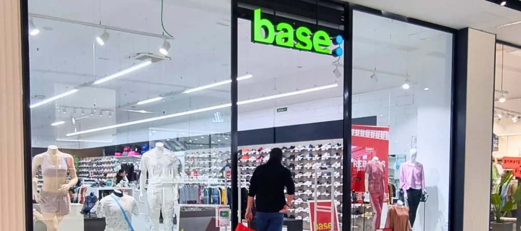 Base Jaén Plaza: tienda de deporte