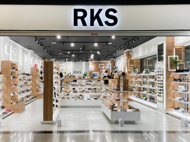 RKS Gran Plaza en Roquetas de Mar: tienda de calzado