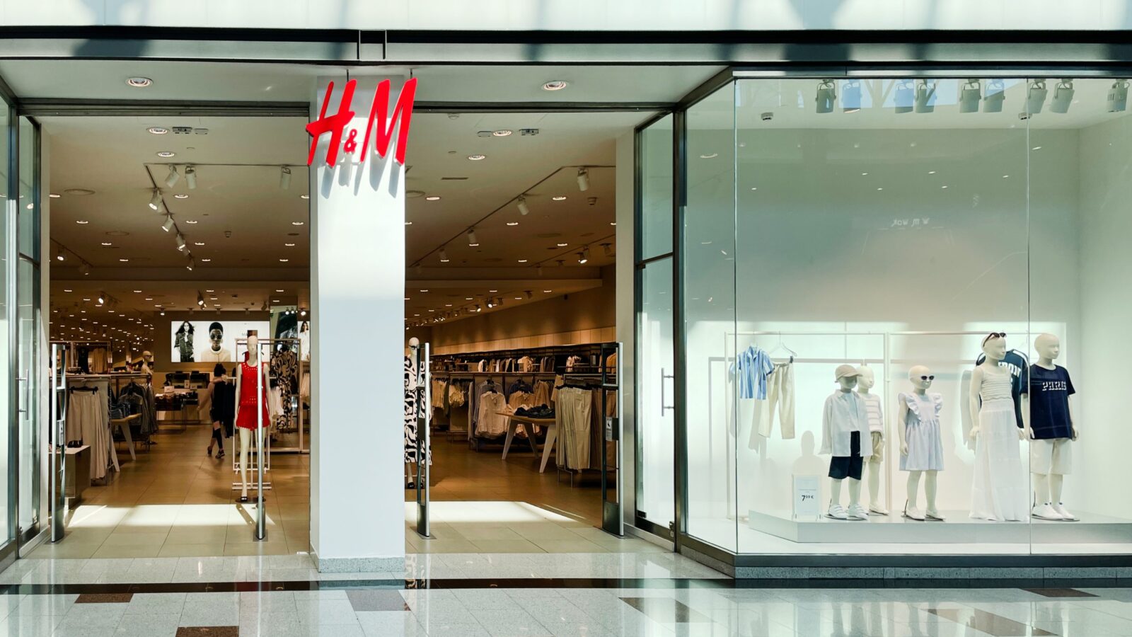 H&M Gran Plaza en Roquetas de Mar: tienda de moda