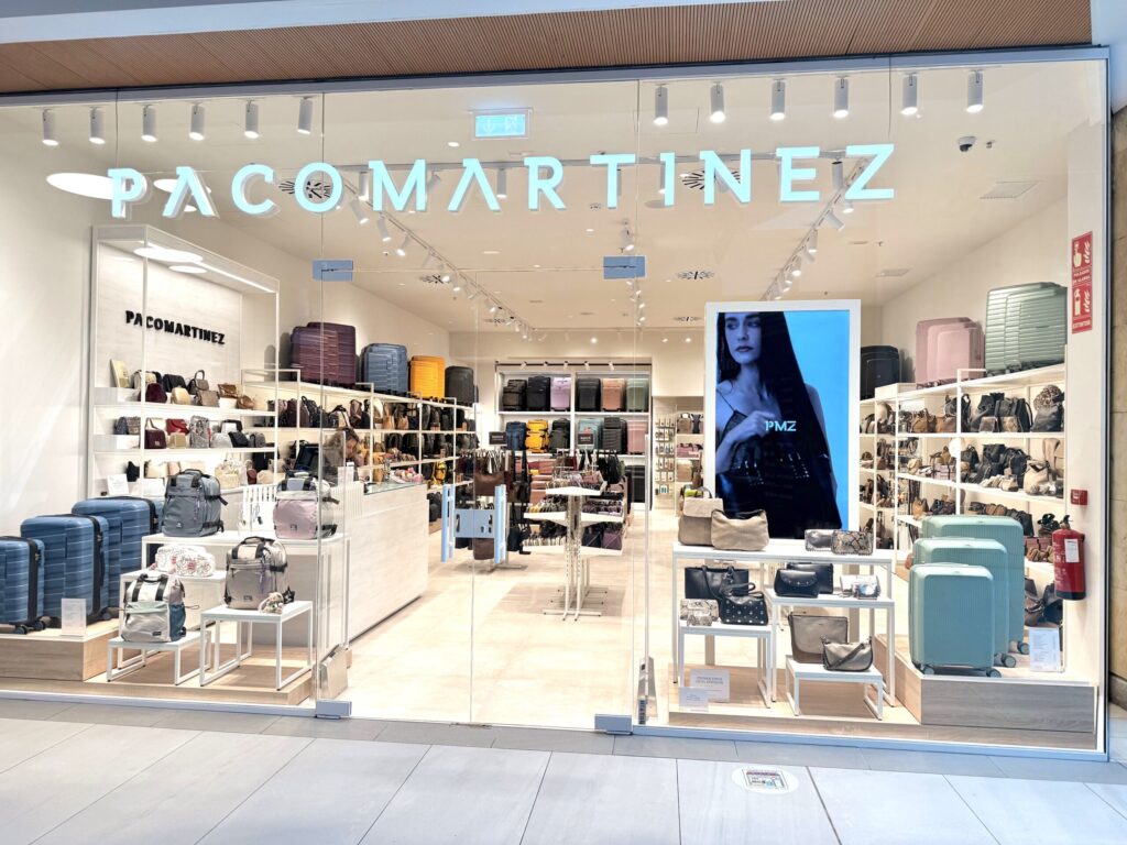 PACOMARTINEZ El Tormes en Santa Marta de Tormes: bolsos y complementos