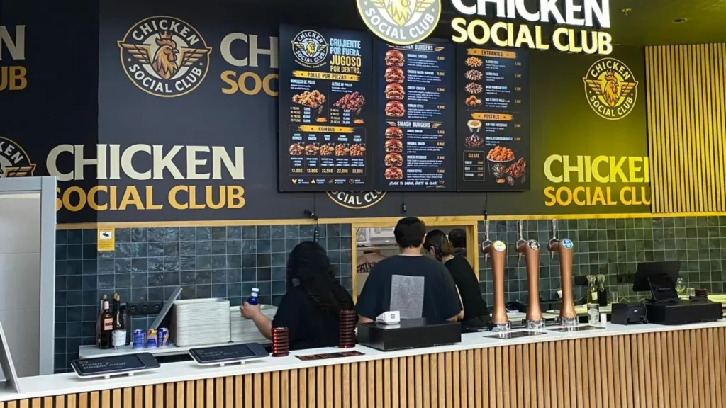 Chicken Social Club RÍO Shopping en Arroyo de la Encomienda: restaurante