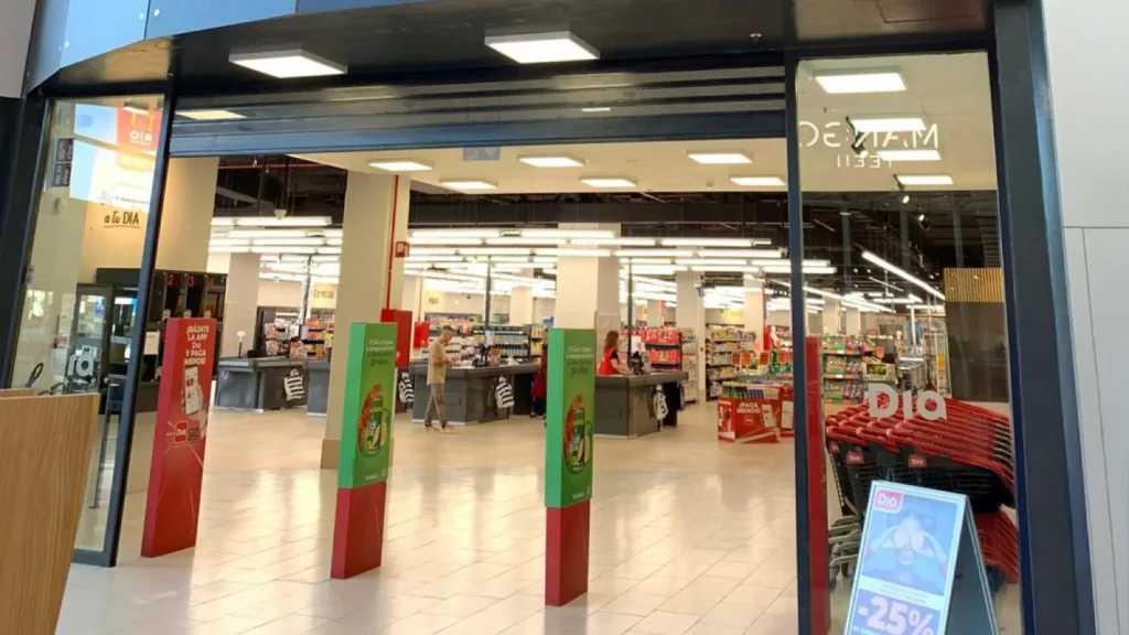 DIA RÍO Shopping en Arroyo de la Encomienda: hipermercado
