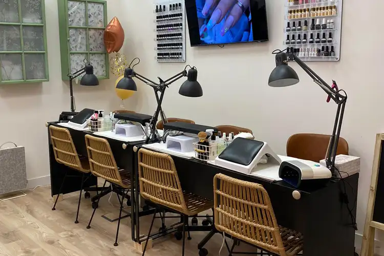 Bella’s Nails RÍO Shopping en Arroyo de la Encomienda: manicura y estética