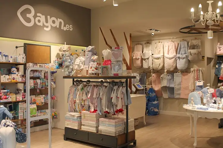 Bayón RÍO Shopping en Arroyo de la Encomienda: moda y artículos infantiles