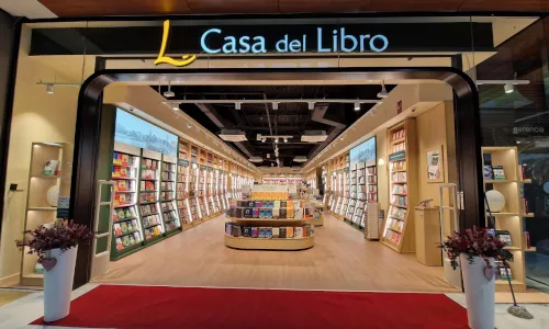 Casa del Libro Los Alfares in Talavera de la Reina — bookshop