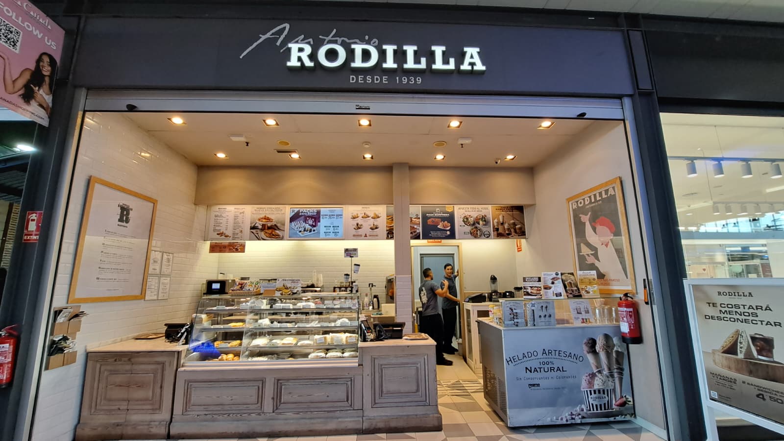 Rodilla La Cañada en Marbella: cafetería