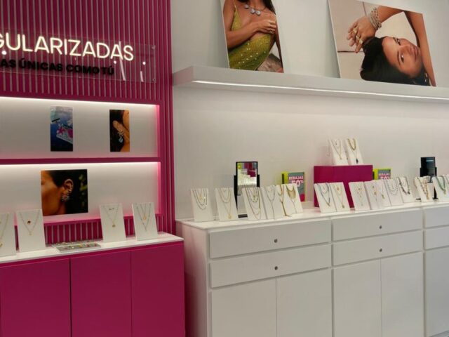 Singularu Gran Plaza in Roquetas de Mar: jewellery and watches