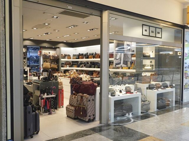 Misako Dos Mares in San Javier: bags and accessories