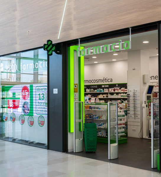 Farmacia Trébol Lagoh in Sevilla: pharmacy