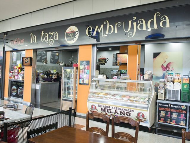 La Taza Embrujada Gran Plaza in Roquetas de Mar: café