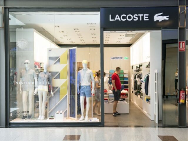 Lacoste Gran Plaza en Roquetas de Mar: tienda de moda