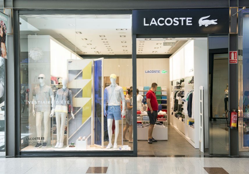 Lacoste Gran Plaza en Roquetas de Mar: tienda de moda
