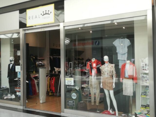 Real Trece Gran Plaza en Roquetas de Mar: tienda de moda