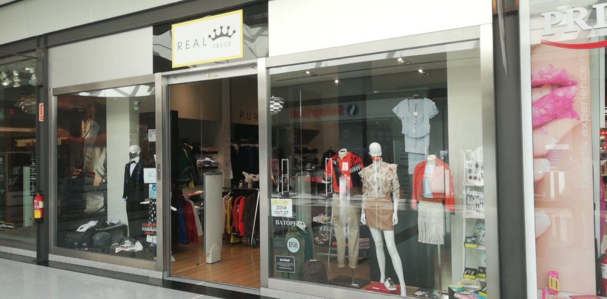 Real Trece Gran Plaza en Roquetas de Mar: tienda de moda
