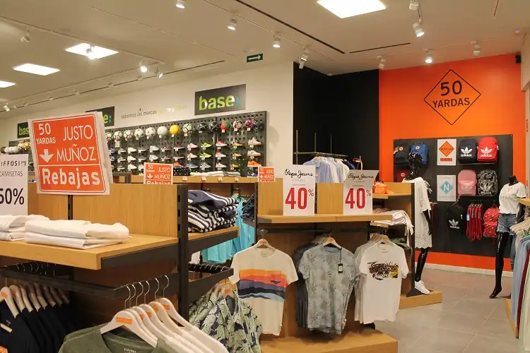 50 Yardas (Justo Muñoz) RÍO Shopping en Arroyo de la Encomienda: tienda de moda