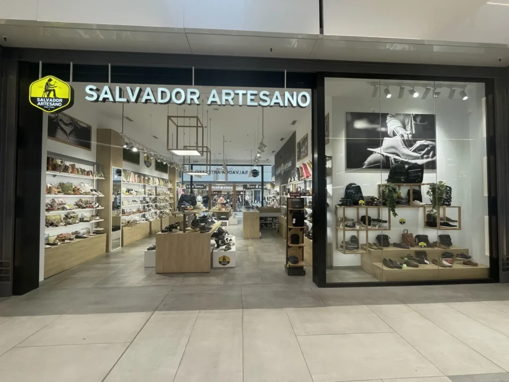 Salvador Artesano El Ingenio en Vélez-Málaga: tienda de calzado