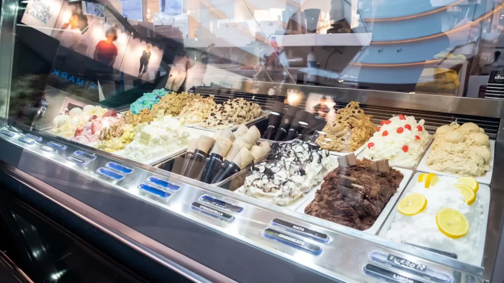 Covadonga RÍO Shopping en Arroyo de la Encomienda: heladería