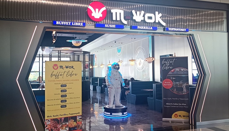 M-WOK Gran Plaza in Roquetas de Mar: restaurant